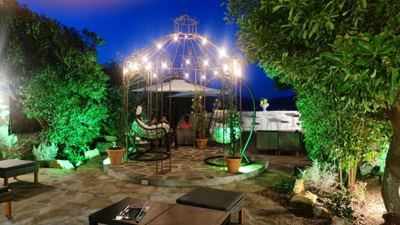 Hotel Golfo Azzurro Каполивери Екстериор снимка