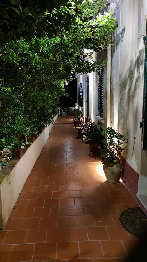 Hotel Golfo Azzurro Каполивери Екстериор снимка
