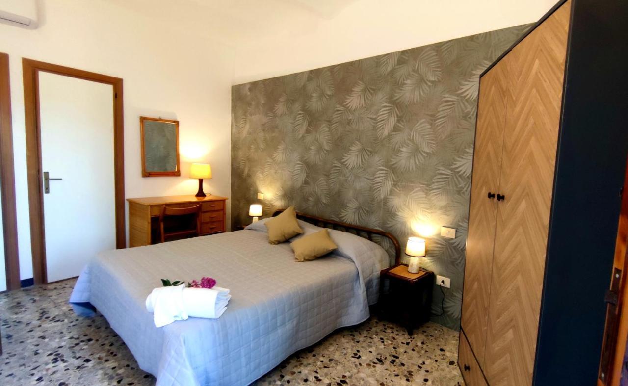Hotel Golfo Azzurro Каполивери Екстериор снимка