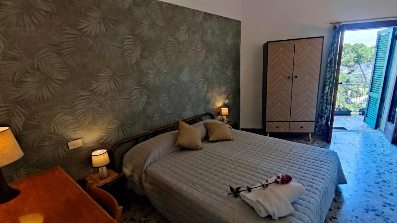 Hotel Golfo Azzurro Каполивери Екстериор снимка