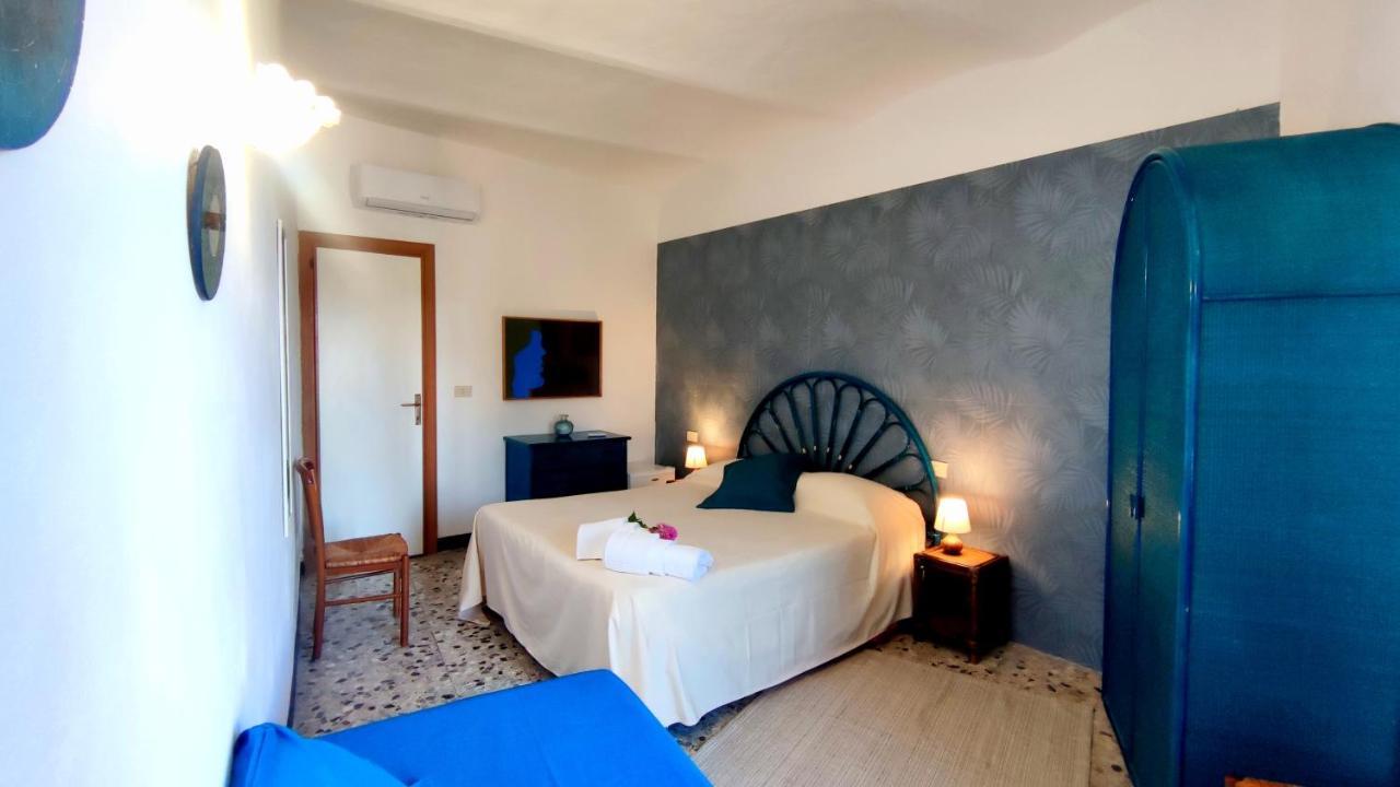 Hotel Golfo Azzurro Каполивери Екстериор снимка
