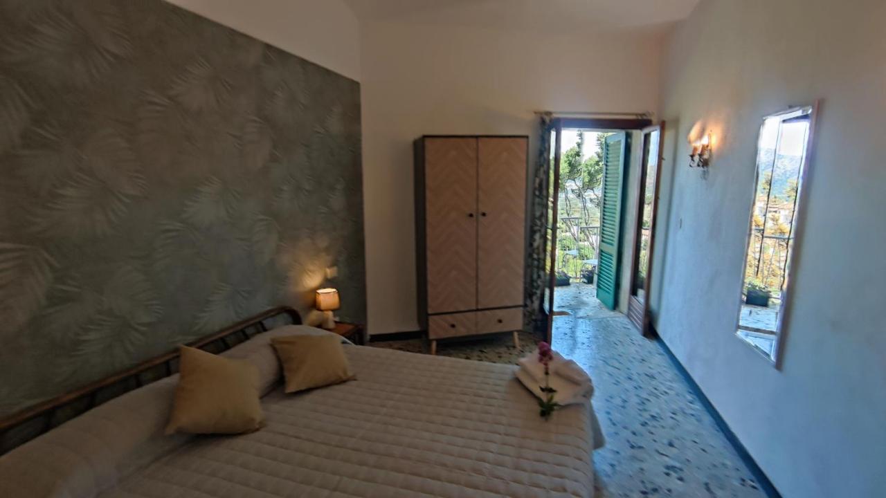 Hotel Golfo Azzurro Каполивери Екстериор снимка
