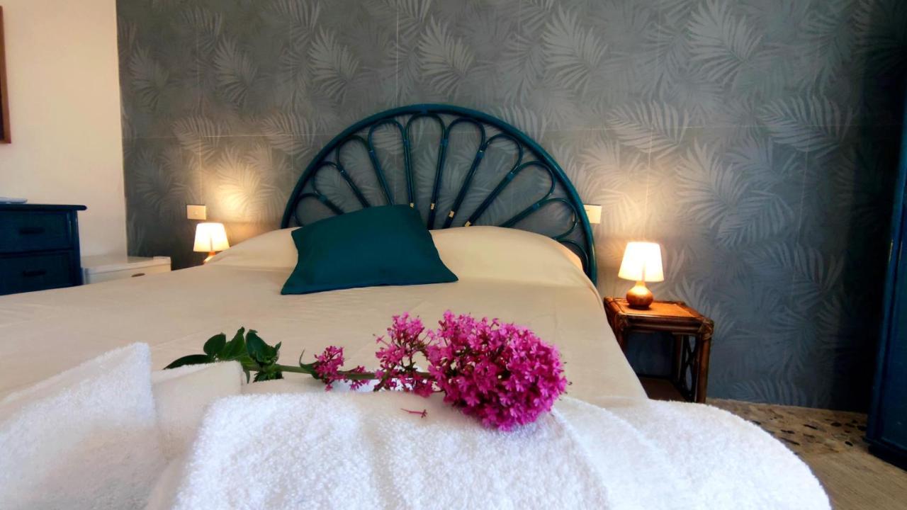 Hotel Golfo Azzurro Каполивери Екстериор снимка