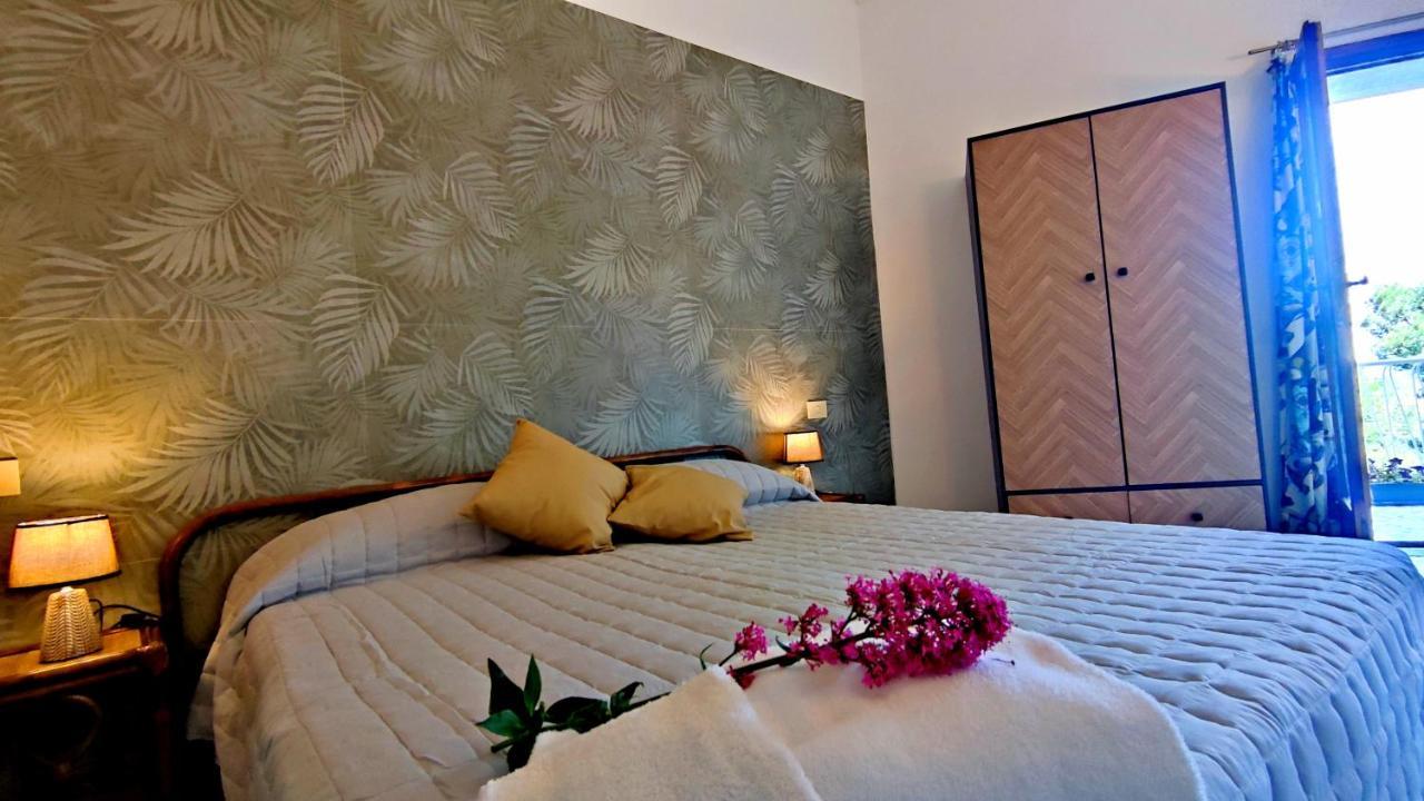Hotel Golfo Azzurro Каполивери Екстериор снимка