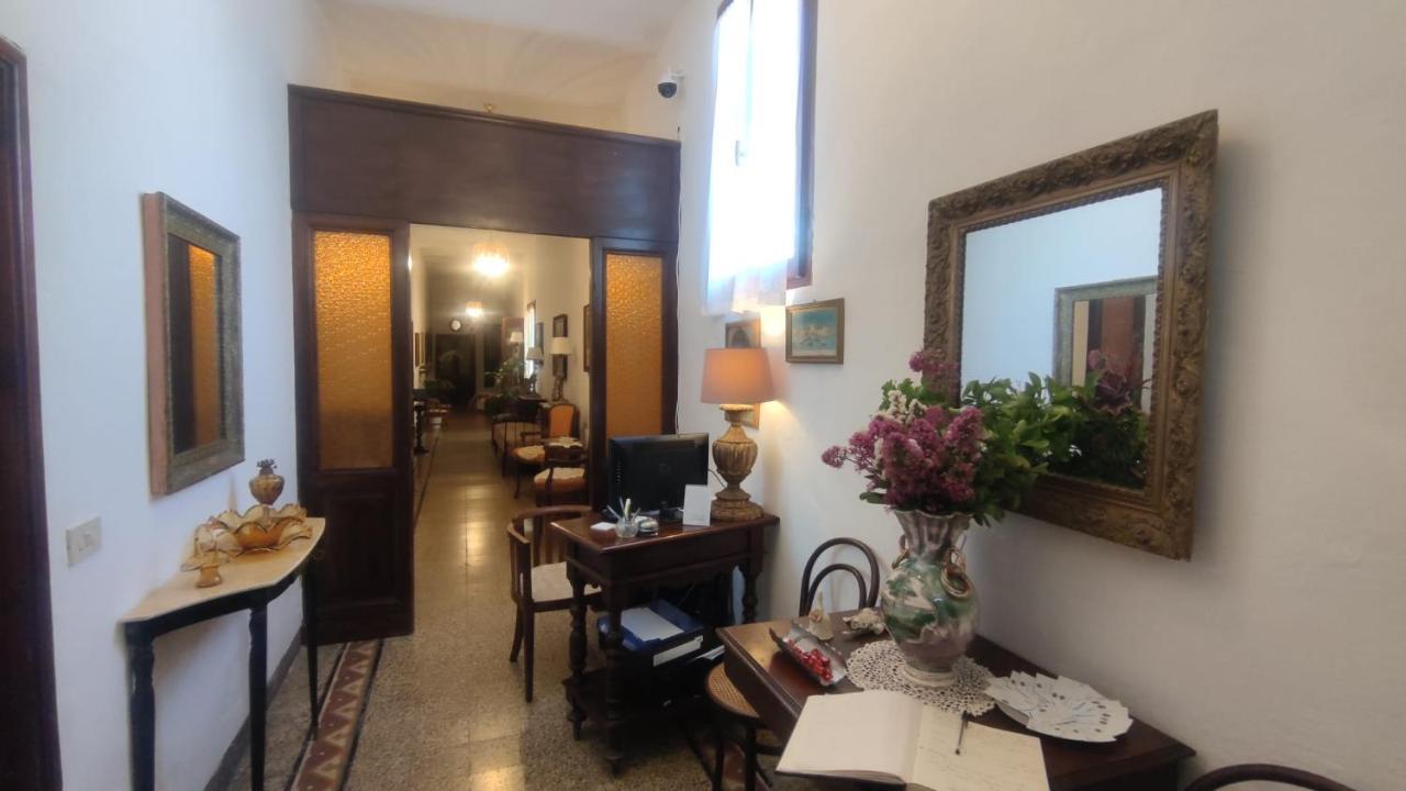 Hotel Golfo Azzurro Каполивери Екстериор снимка